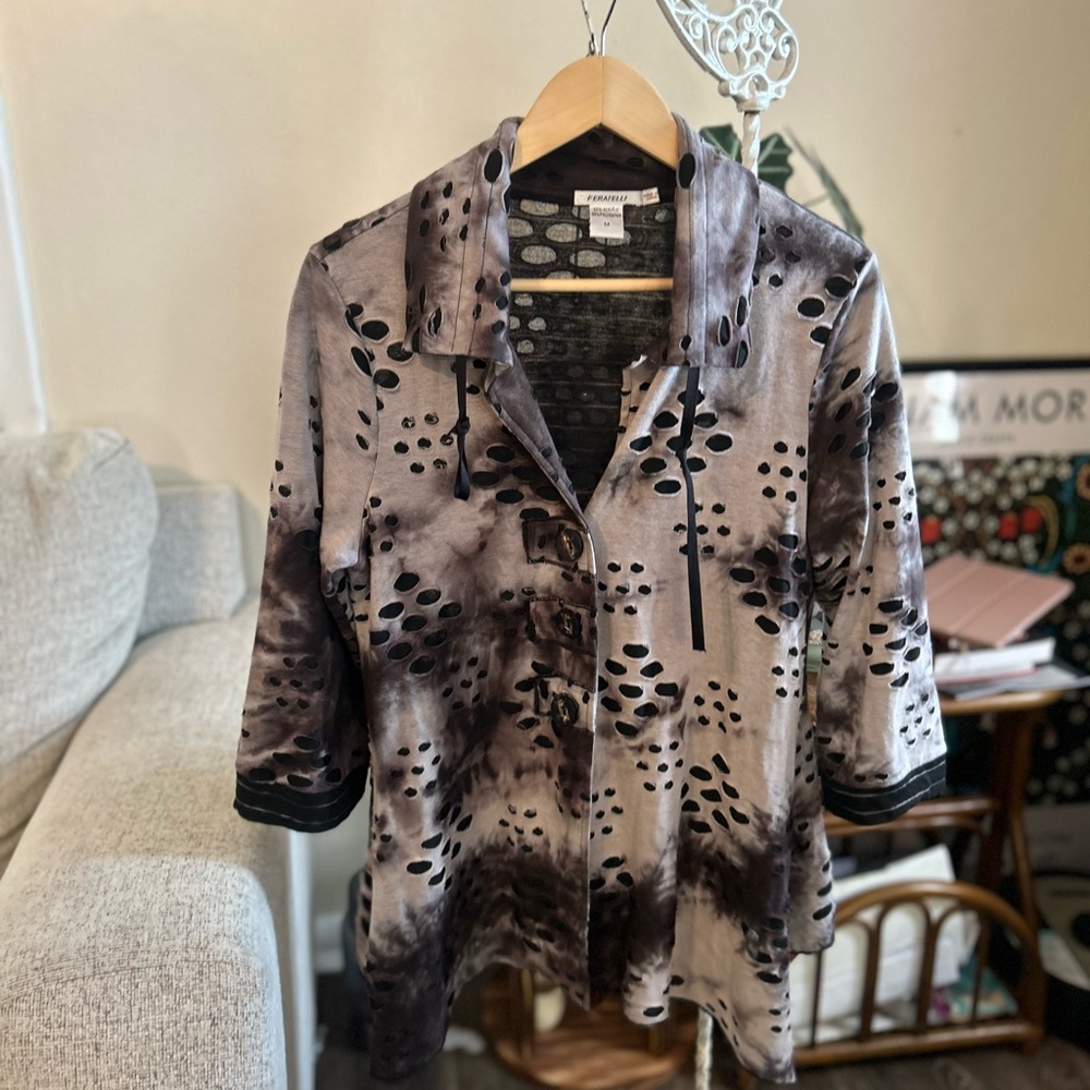 Feratelli Black and Gray Patterned Top with buttons